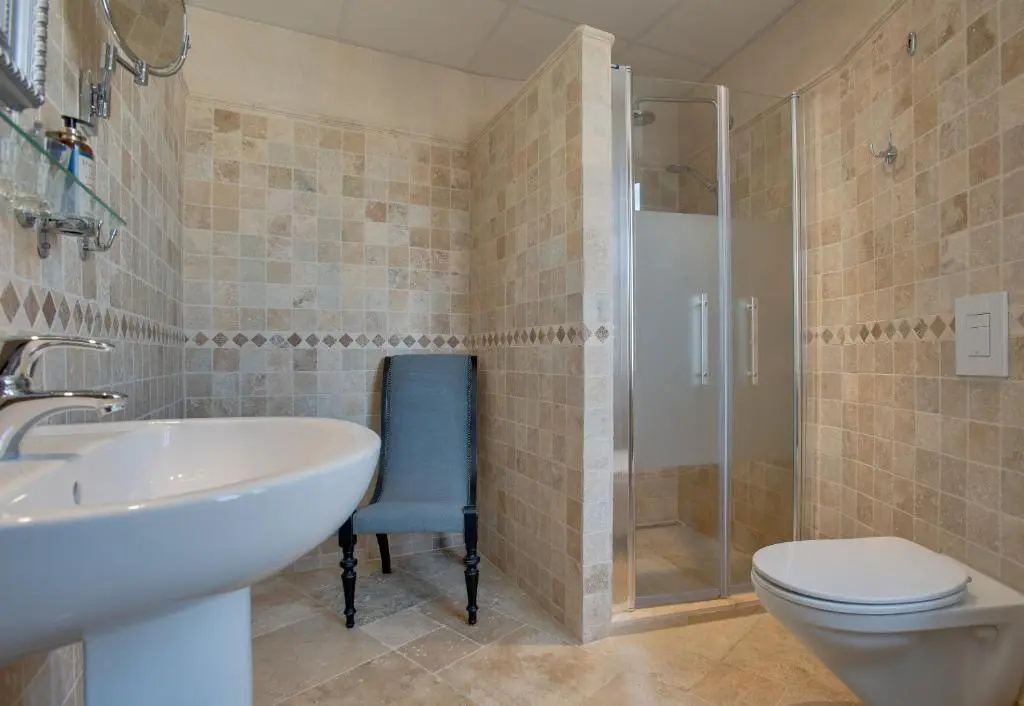 Deluxe Double room (full double bed)