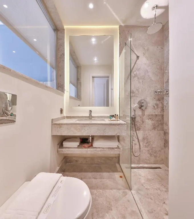 Hera Hotel — 3
