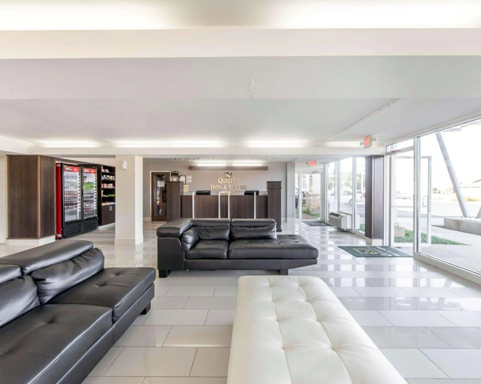Lobby & Reception