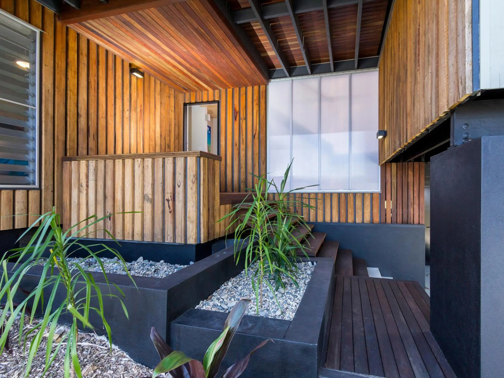 7 Roseby Court