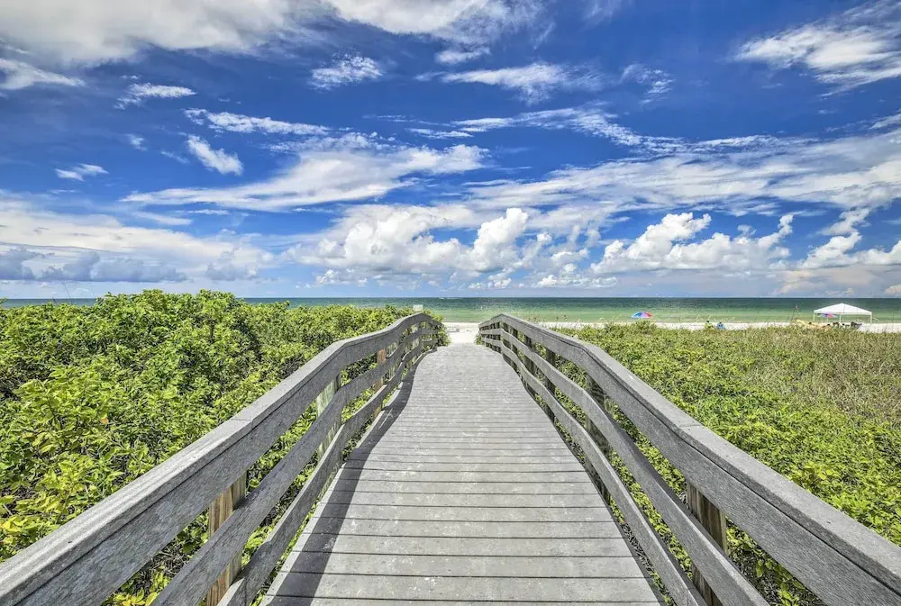 Bayside Pad w/ Pool Access & Dock: 1/2 Mi to Beach