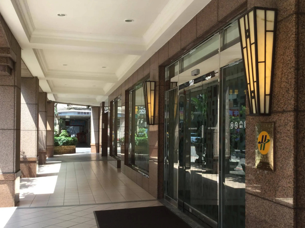 East Dragon Hotel