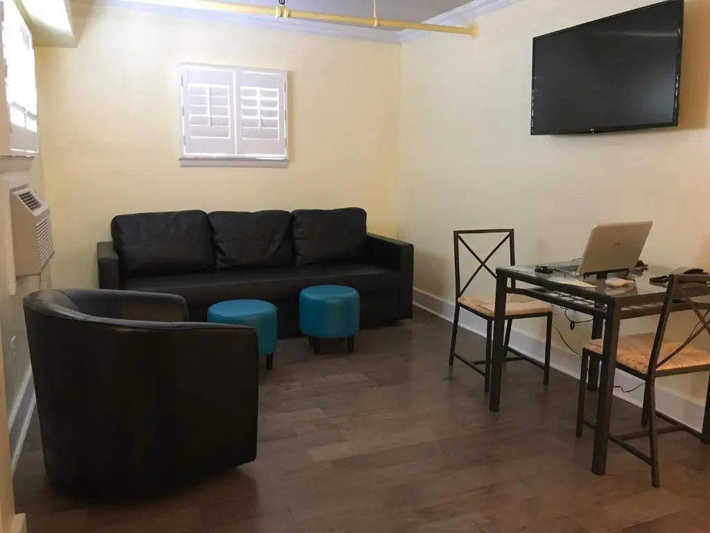 Double Suite (full double bed)
