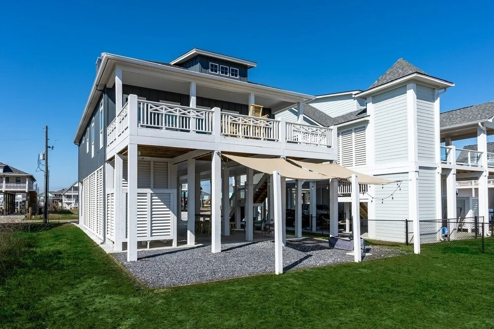 Sandy Feet Retreat 3 Bedroom Home by RedAwning, Port Bolivar