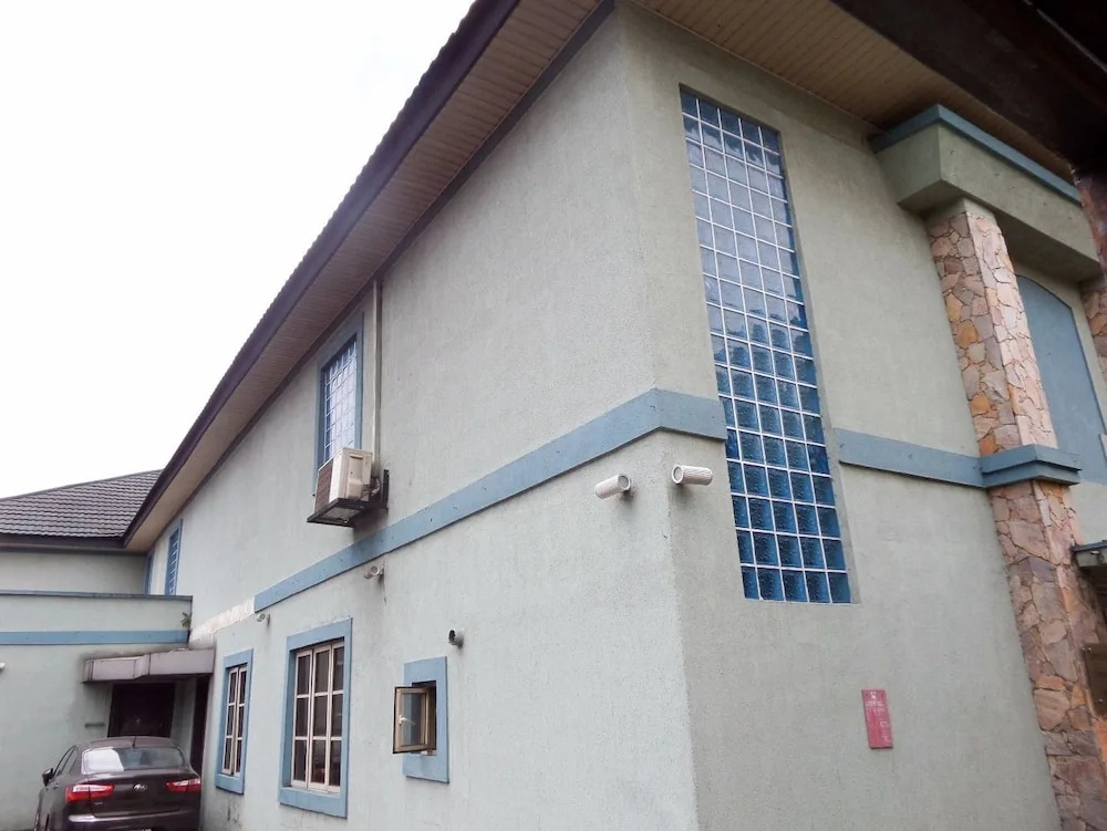 Precinct Comfort Services, Surulere
