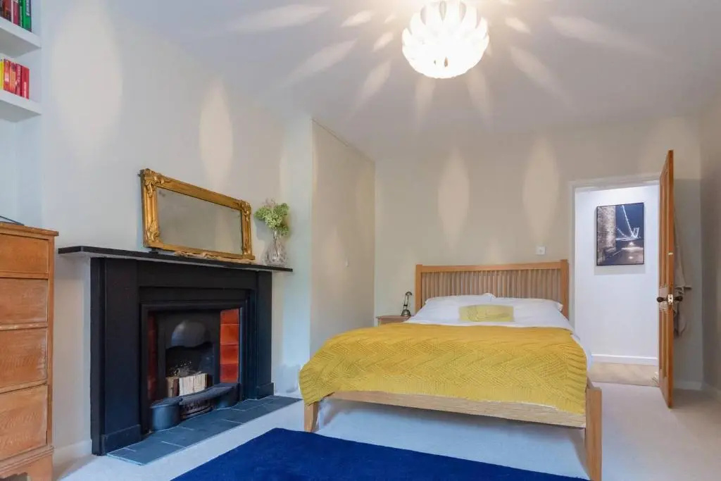 Unique & Homely Suite with Own Access (Adults Only)