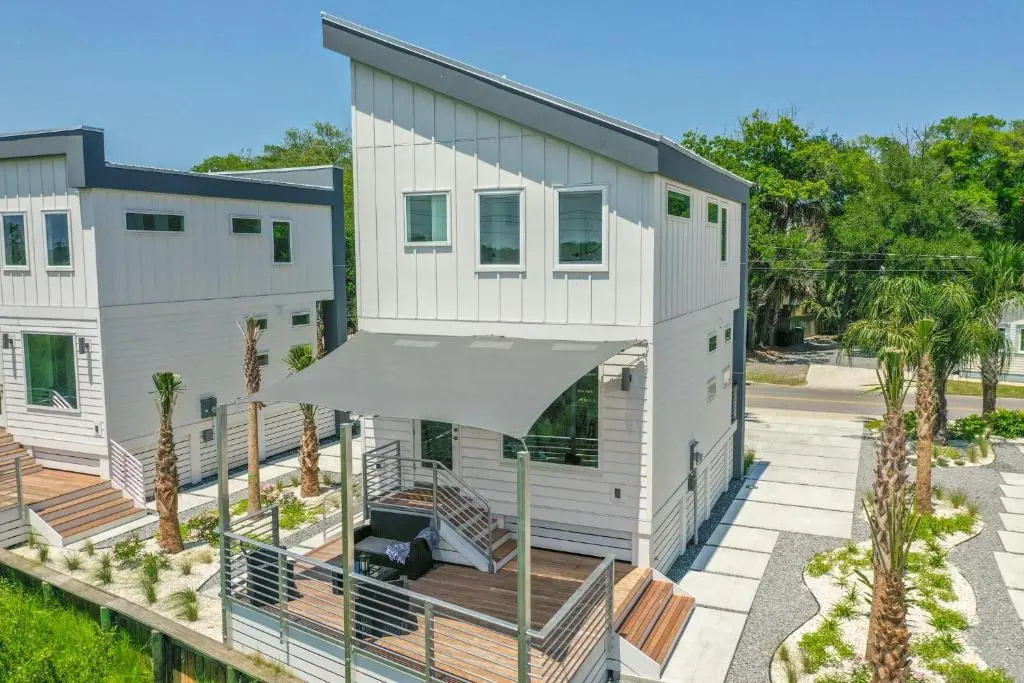 200 Riberia - Downtown Waterfront Luxury Home