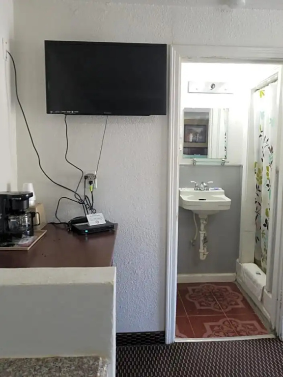 Economy room