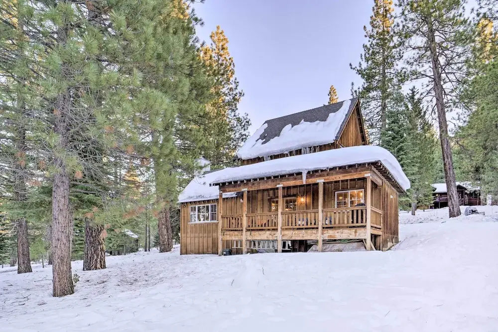 Furnished Deck: Cabin on Northstar Shuttle Route!