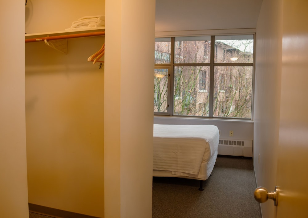 Economy Double Apartment (full double bed)