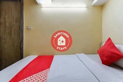 A One Guest House by OYO Rooms
