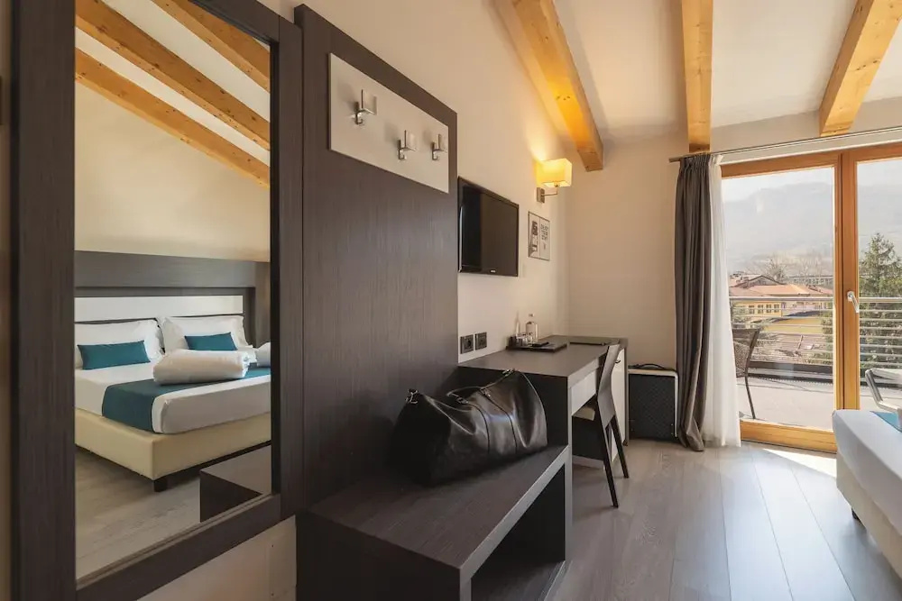 Superior Double room with balcony (full double bed)