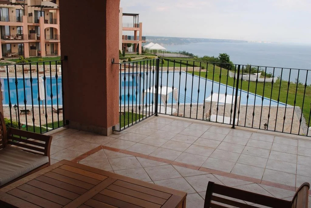 Balcony & Terrace