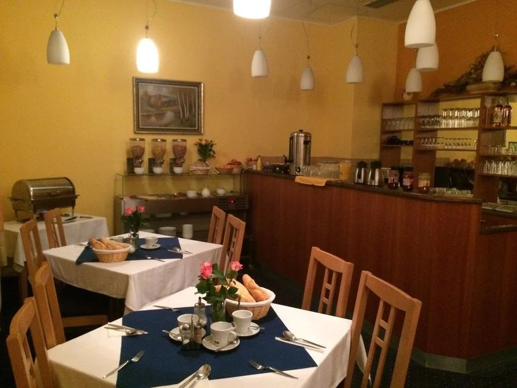Food & Beverage