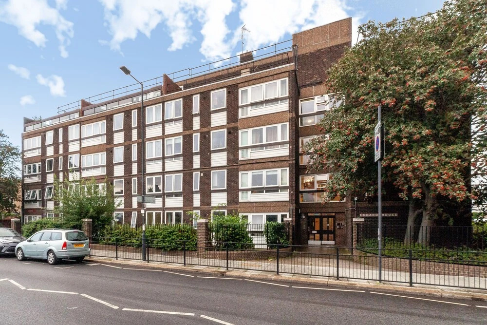 High-End 2 Bed Flat near Westfield London
