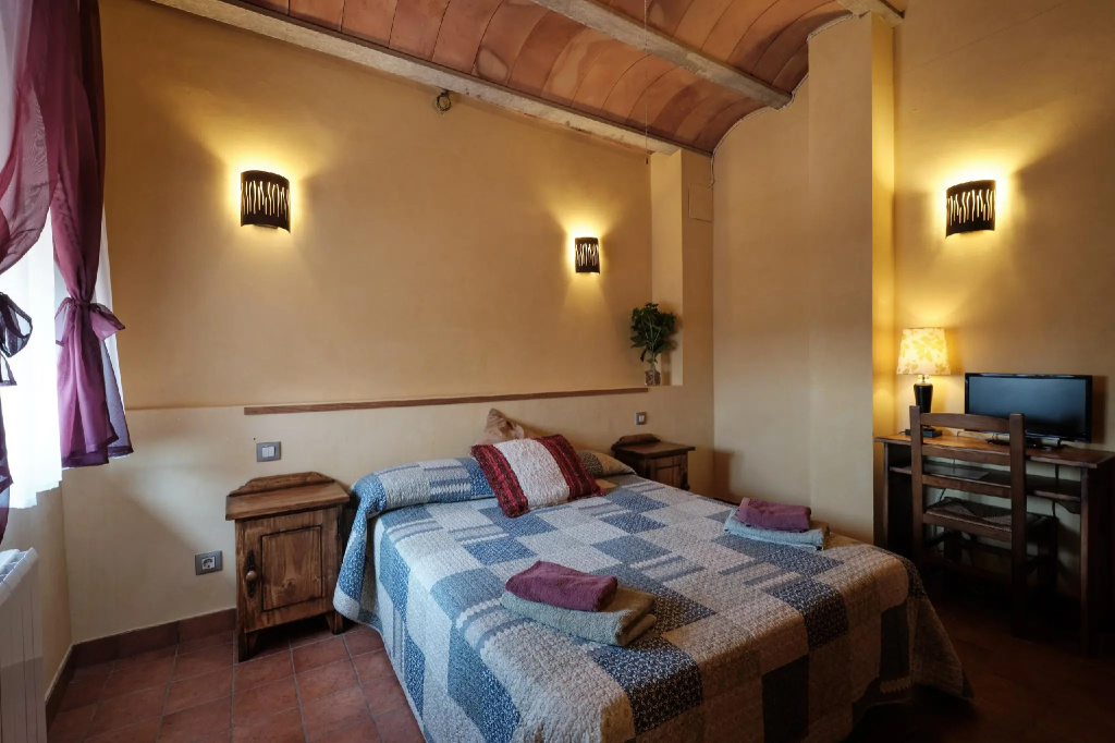 Standard Double room with garden view (full double bed)
