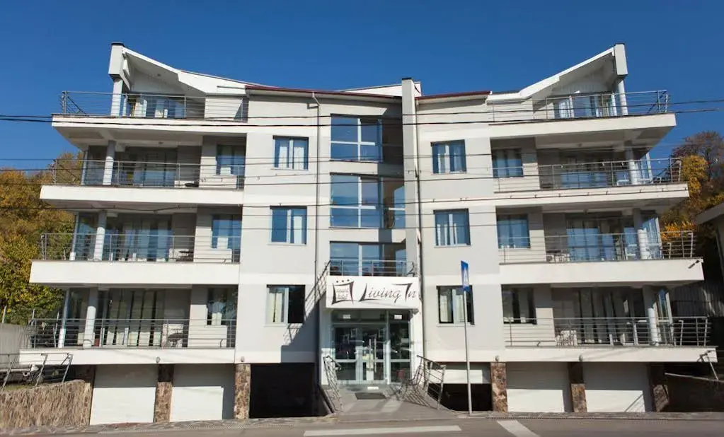 Living In Aparthotel