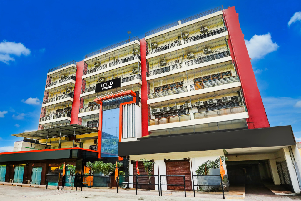 OYO Flagship 77427 Yug Residency