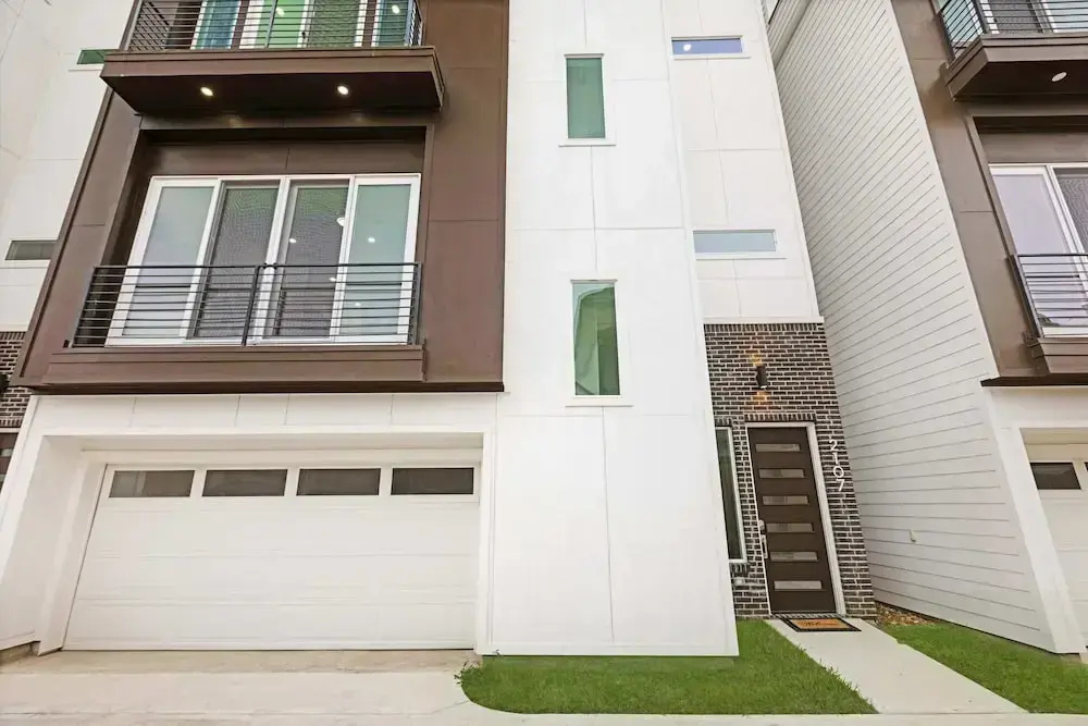 Houston 6 Bedroom Home