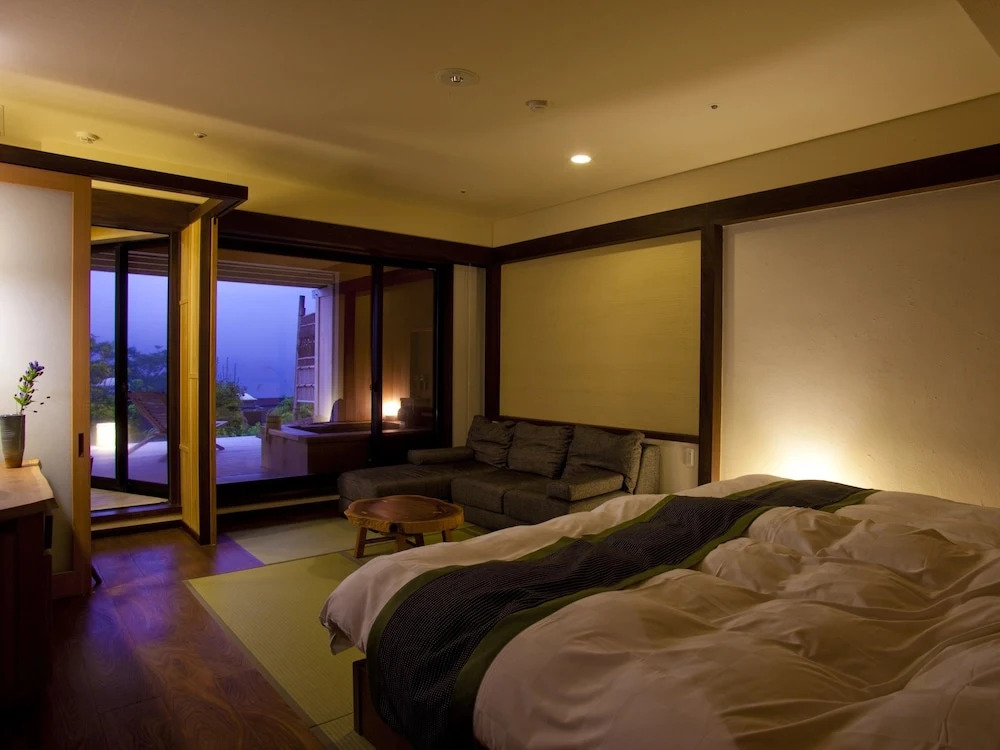 Gora Hanaougi by null