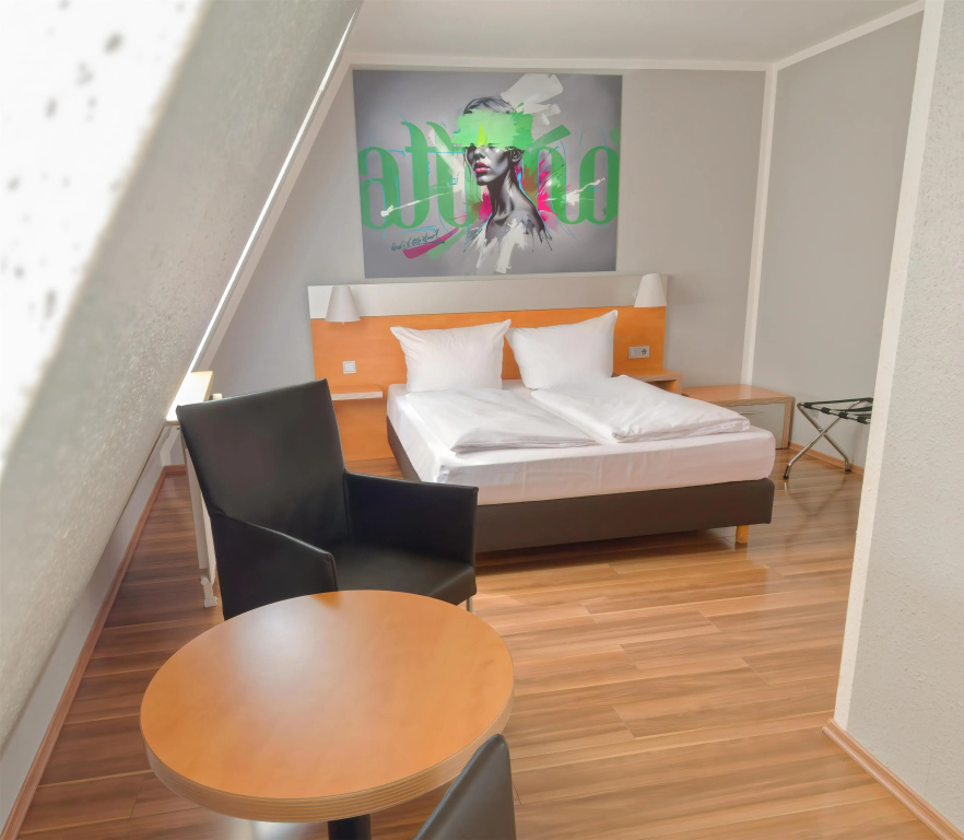 Business Double room (full double bed)