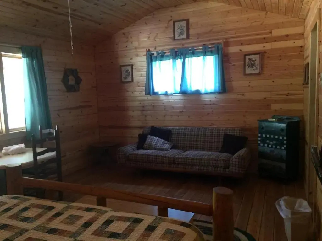 2 Bedrooms Chalet