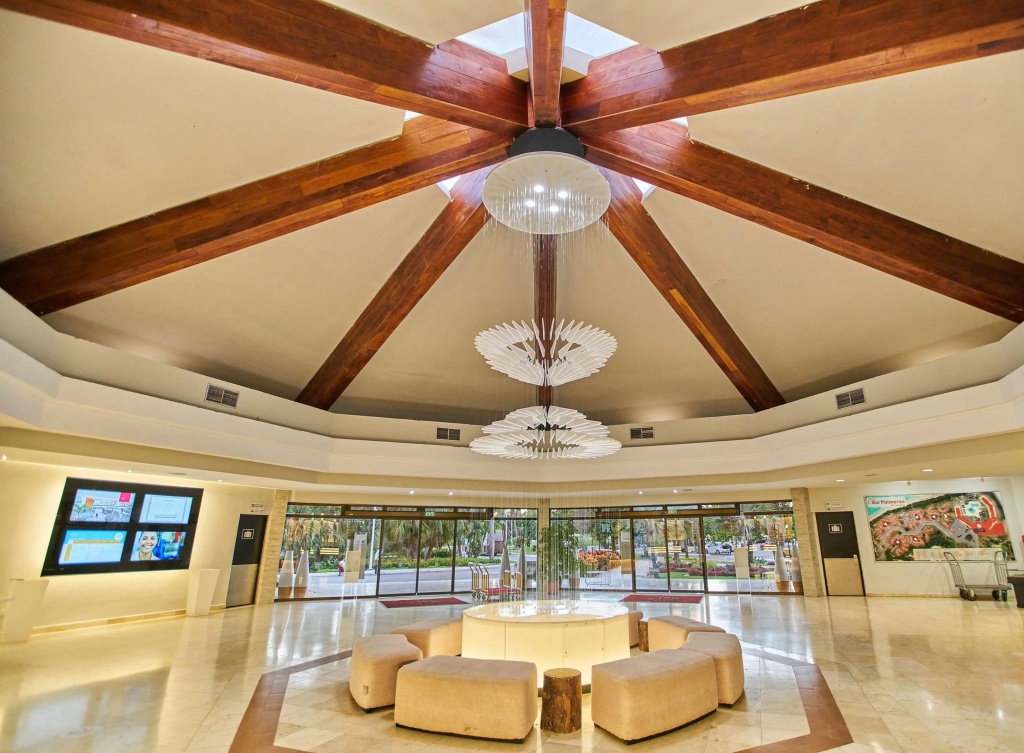 Lobby & Reception