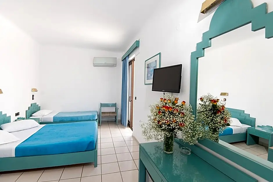 Superior room with partial sea view