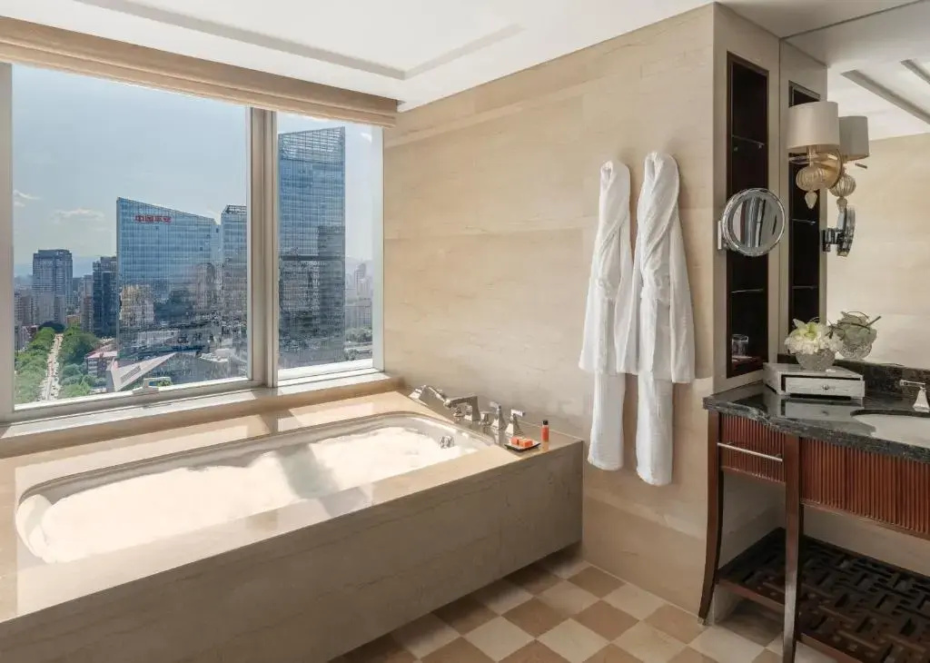 Double Club room City View (twin beds)