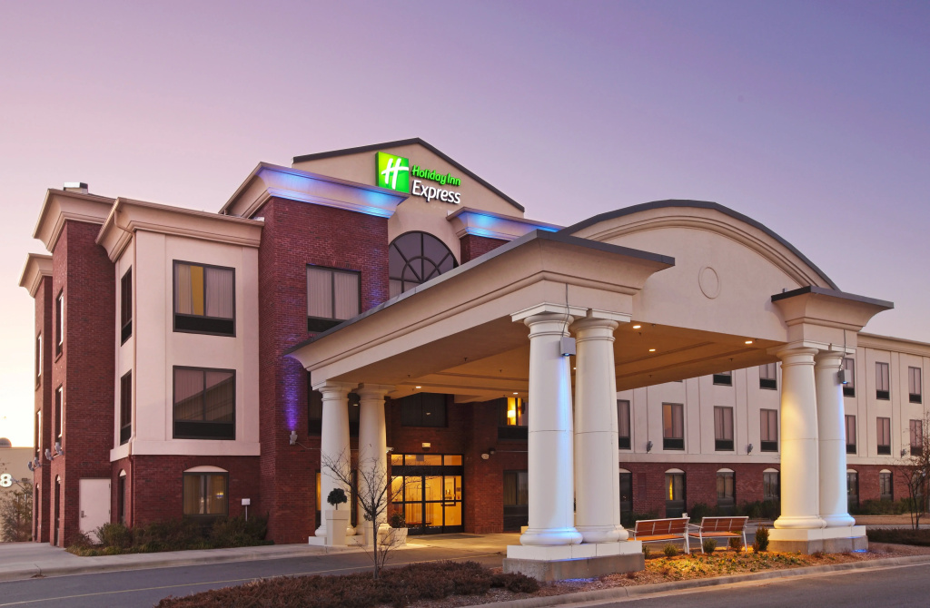 Holiday Inn Express Hotel & Suites Pine Bluff / Pines Mall by IHG