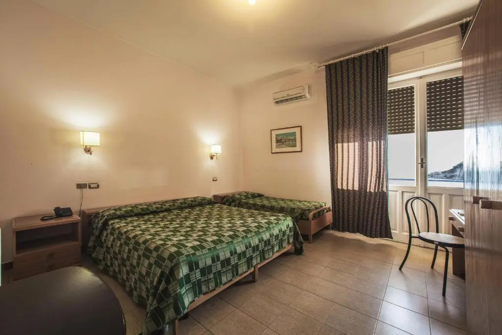 Standard Double room with sea view (twin beds)