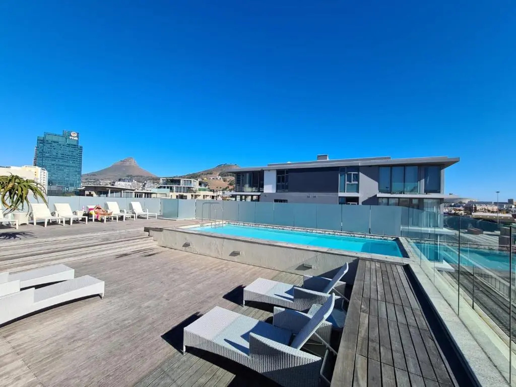 LOCATION!! Adjacent Waterfront, City, Table Mountn 321