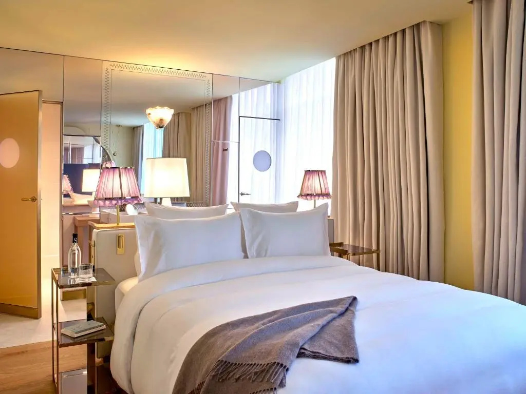 Executive Double room (full double bed)