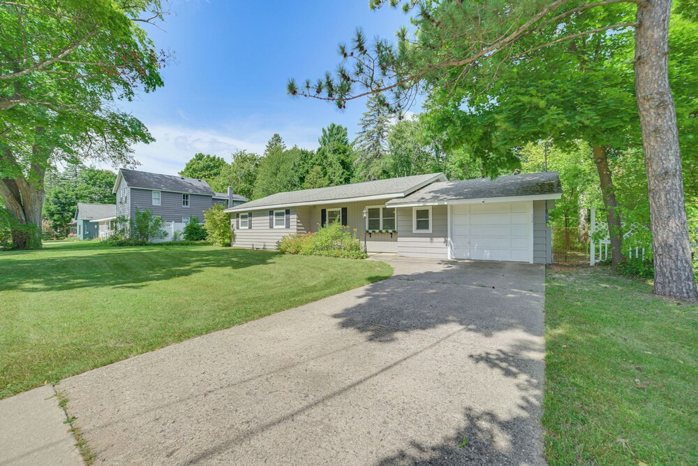 Gaylord Family Home: Walk to Shops & Restaurants!