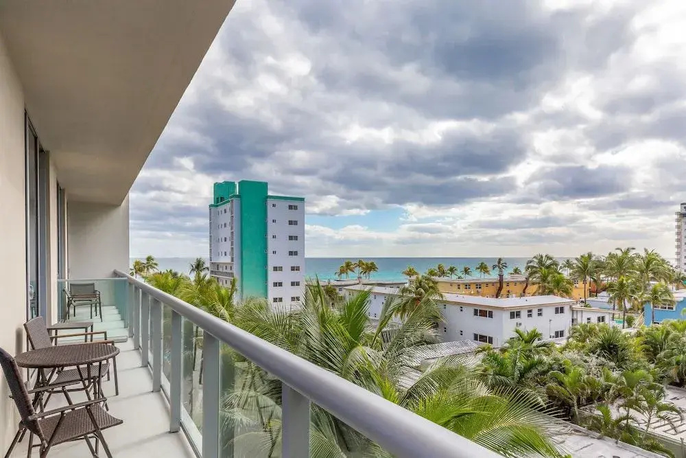Private Luxury Condos at Costa Hollywood