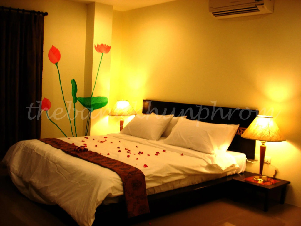 The Bang Khun Phrom Suites - Chambres