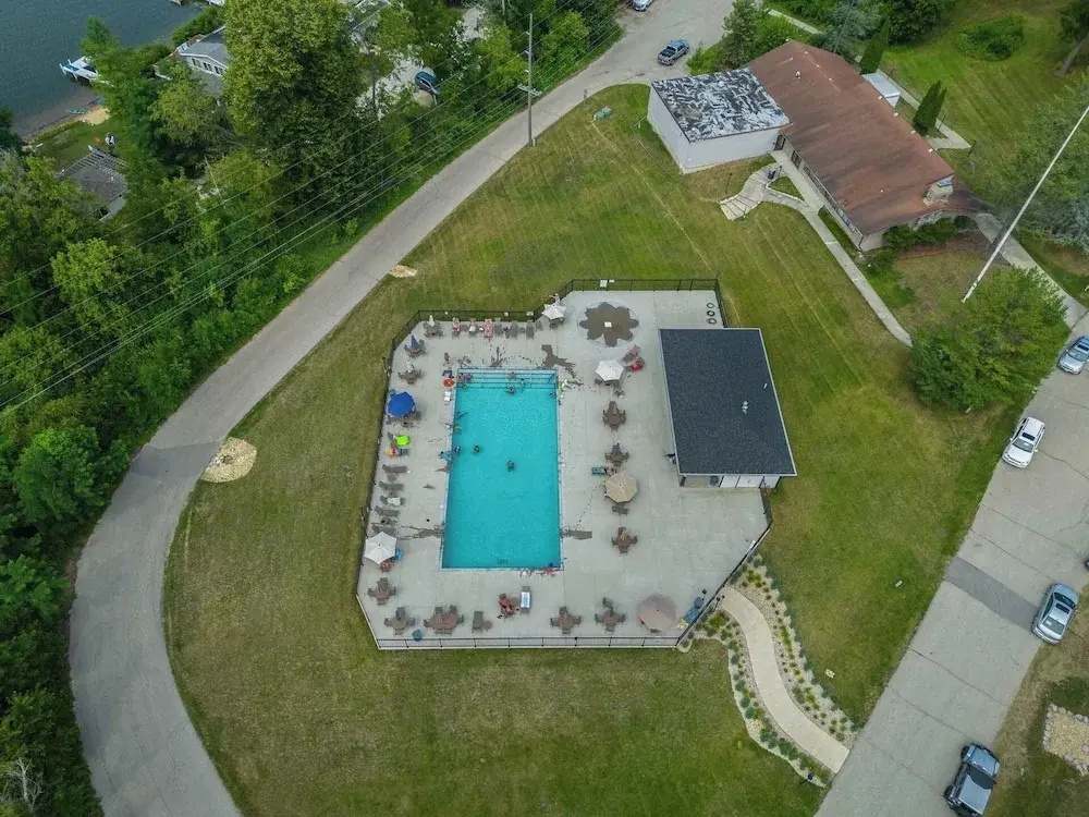 Community Pool Near Lake Como Interlaken for 6