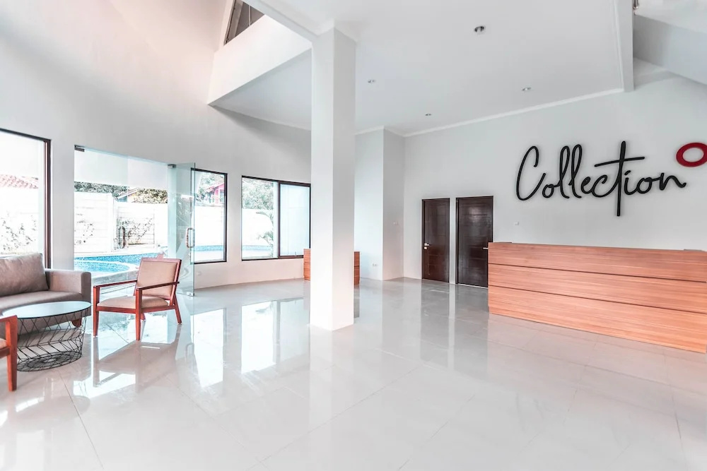 Lobby & Reception