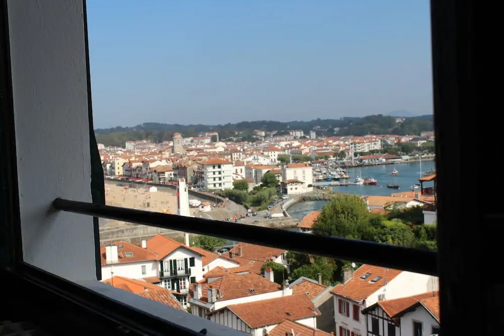 Comfort room with harbour view