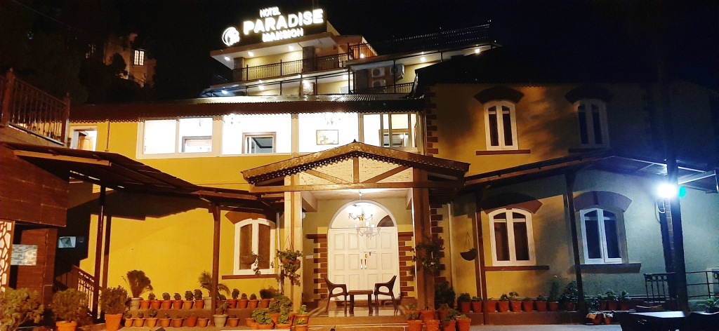 OYO 11839 Hotel Paradise Mansion
