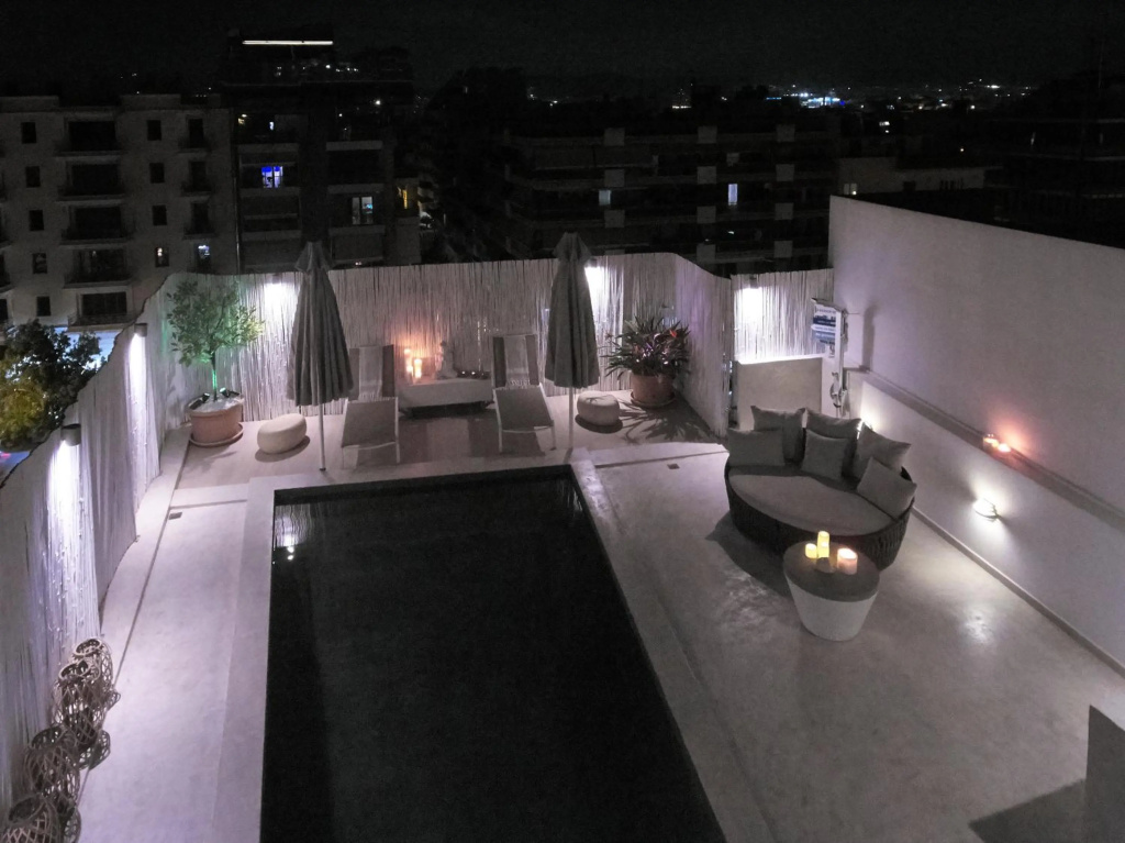 MaMaison N°5 Penthouse Loft, Private Pool, Acropolis view, Ultra high speed Internet 300 Mbps, Short walk to Acropolis, Parking upon request, 1' from metro