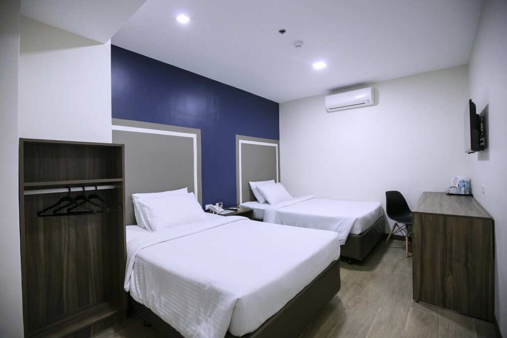 ZEN Rooms M. Velez Street by null