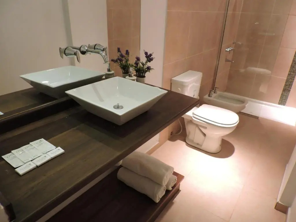 豪華四人房，設有陽台及景觀