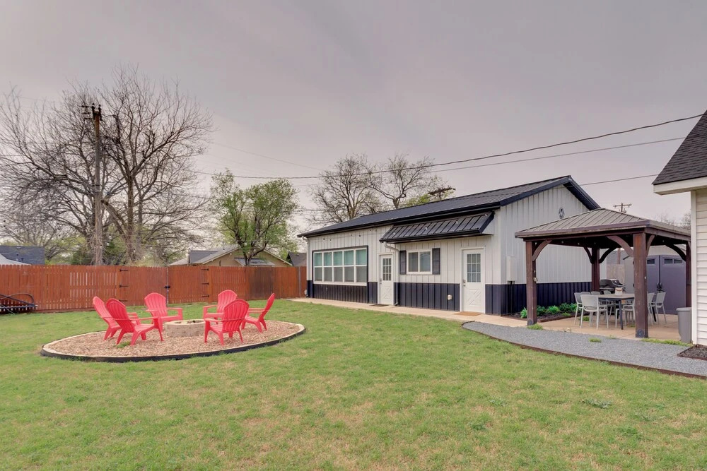 Large Family Compound! Walk to Norman Hot Spots