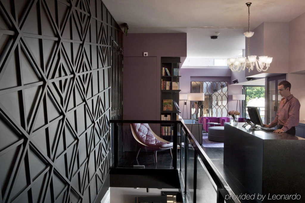 Lobby & Reception