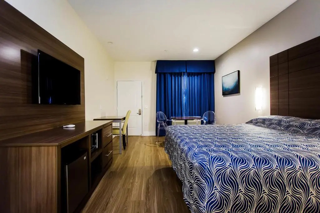 Deluxe Double room (full double bed)