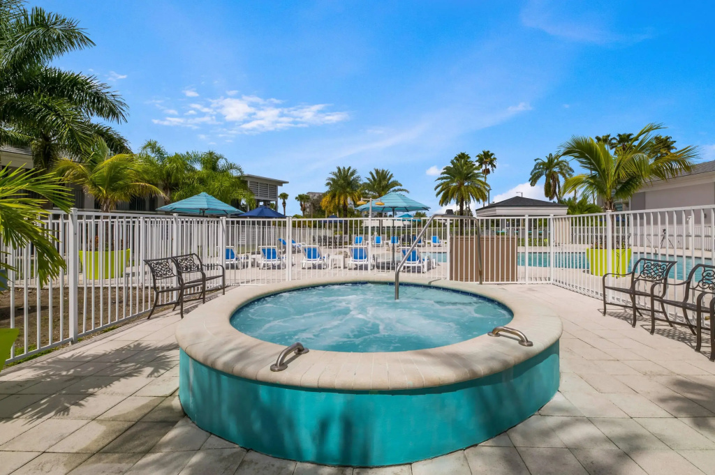 Clarion Inn & Suites Across From Universal Orlando Resort - Général
