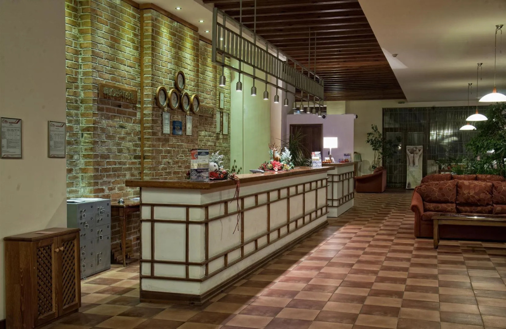 Lobby & Reception