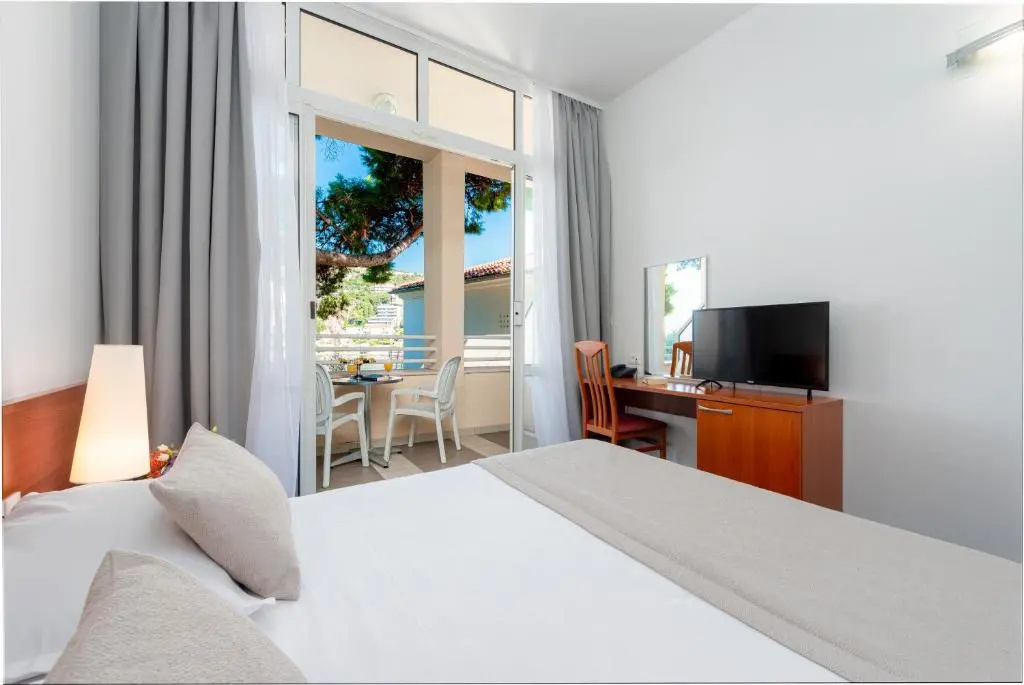 Standard Double room with balcony (full double bed)