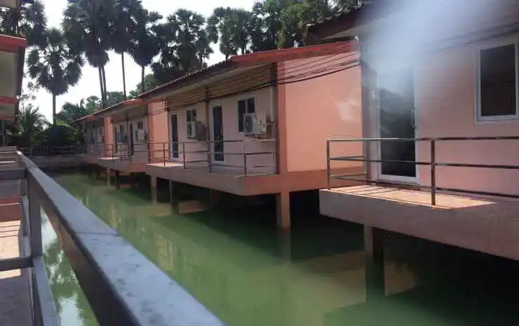 Palm Phayom Village
